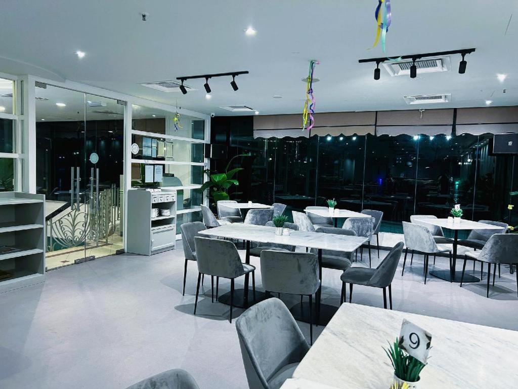 Mega View Hotel Kuantan Extérieur photo